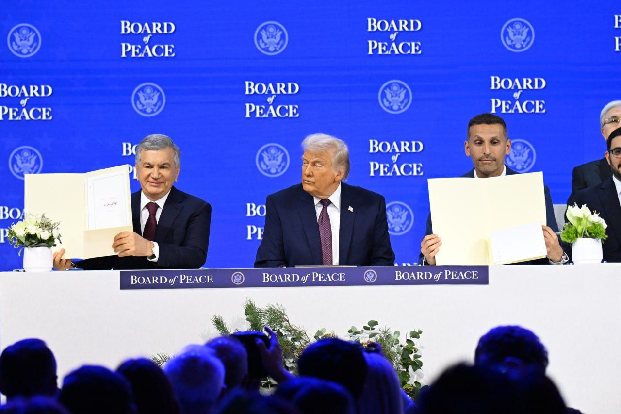 Shavkat Mirziyoyev signs Board of Peace charter 3